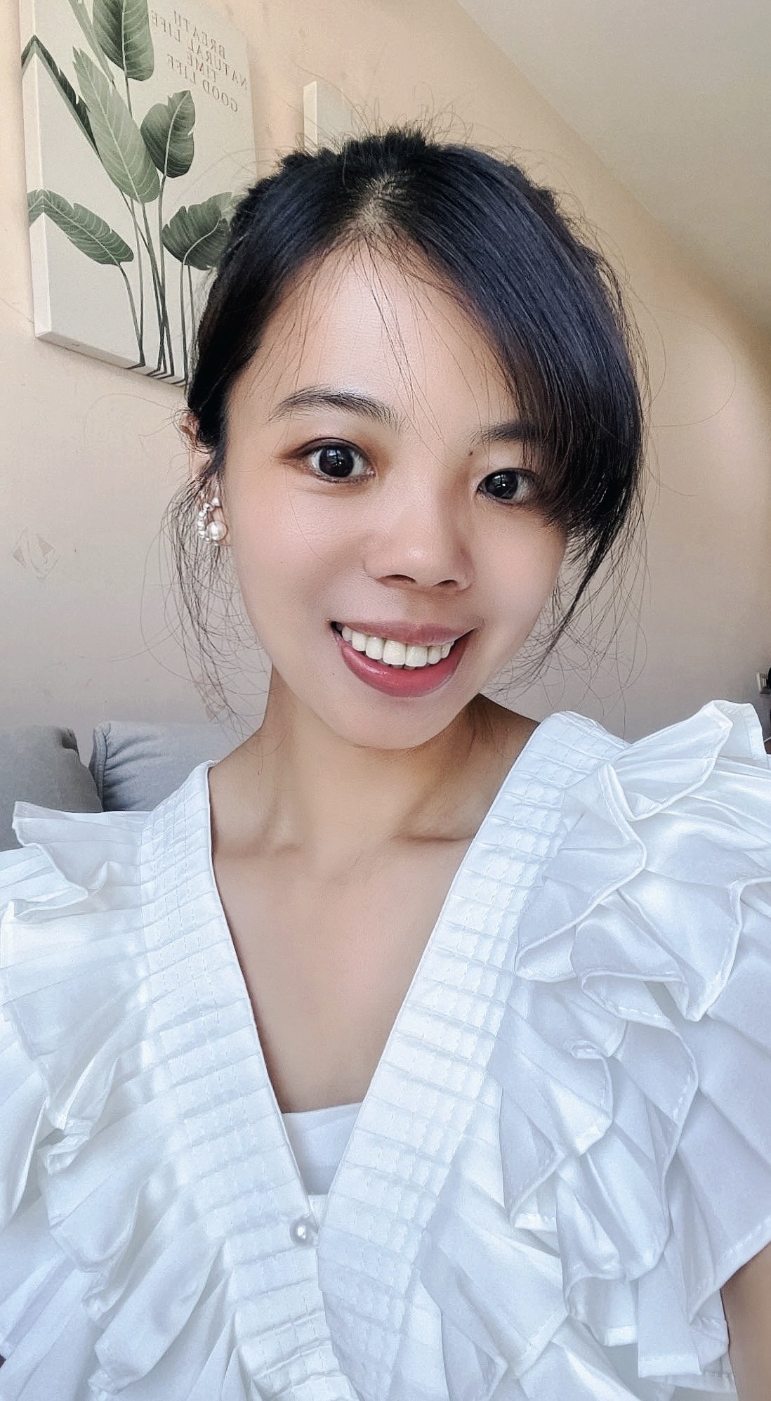 美容師的妙手「肌筋膜回溯」一下，臉更澎潤，讓我的小臉更顯精緻！