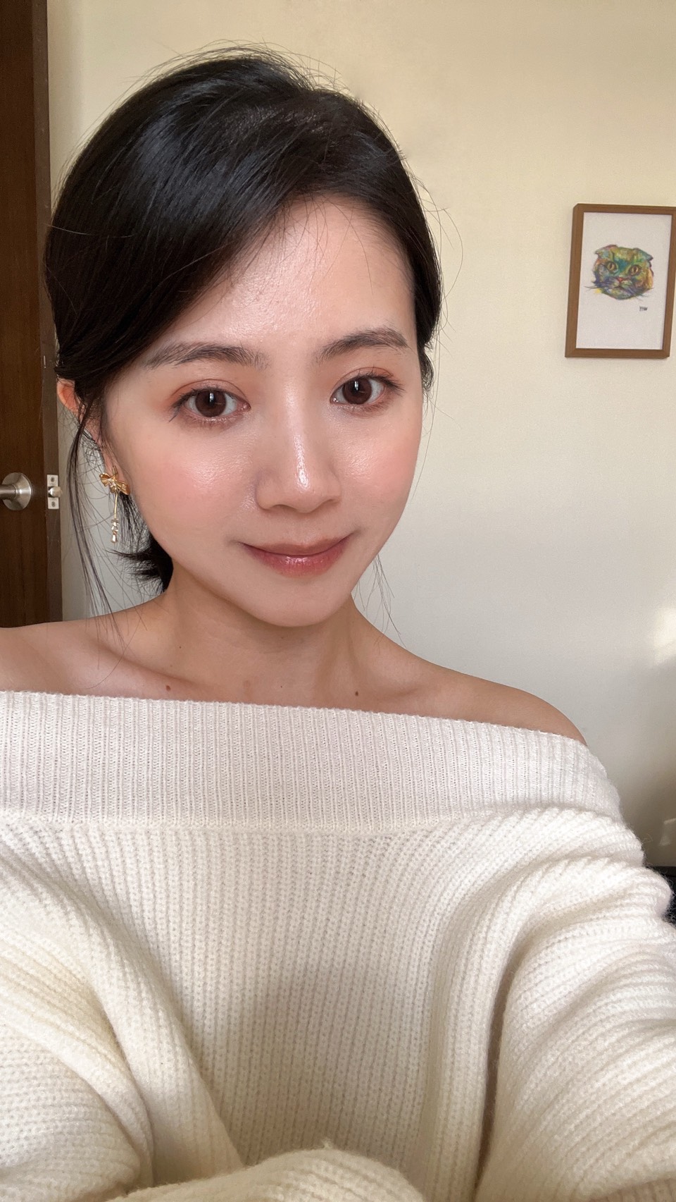 粉刺明顯變少、毛孔也細緻許多，上妝只要薄薄一層就很透亮服貼。